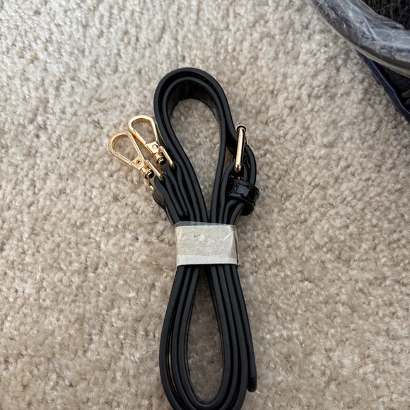 Stauer Crocodile-Embossed Blue Handbag with Wallet - Picture 9 of 13